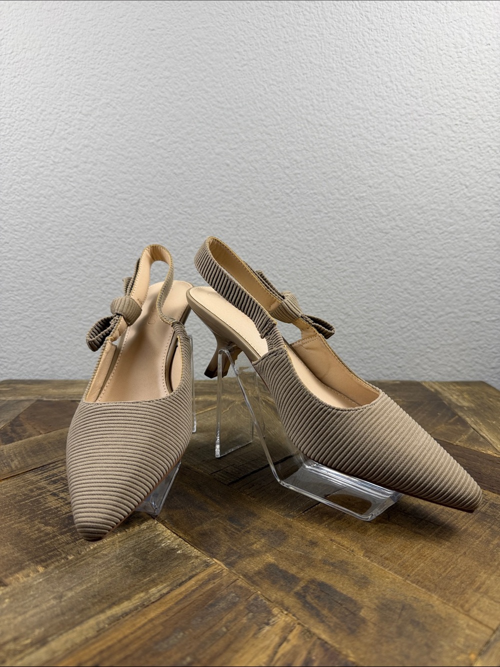 Size 6.5 Coutgo Neutral Ribbed Slingback Pointed-Toe Heels with Bow Detail